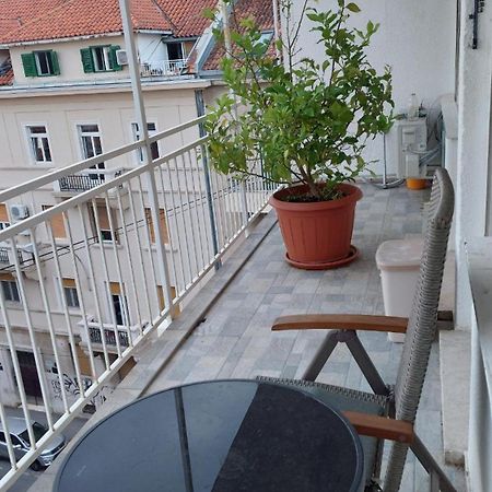 Room With Private Toilet And Balcony In City Center In Shared Apartment Split Exterior foto