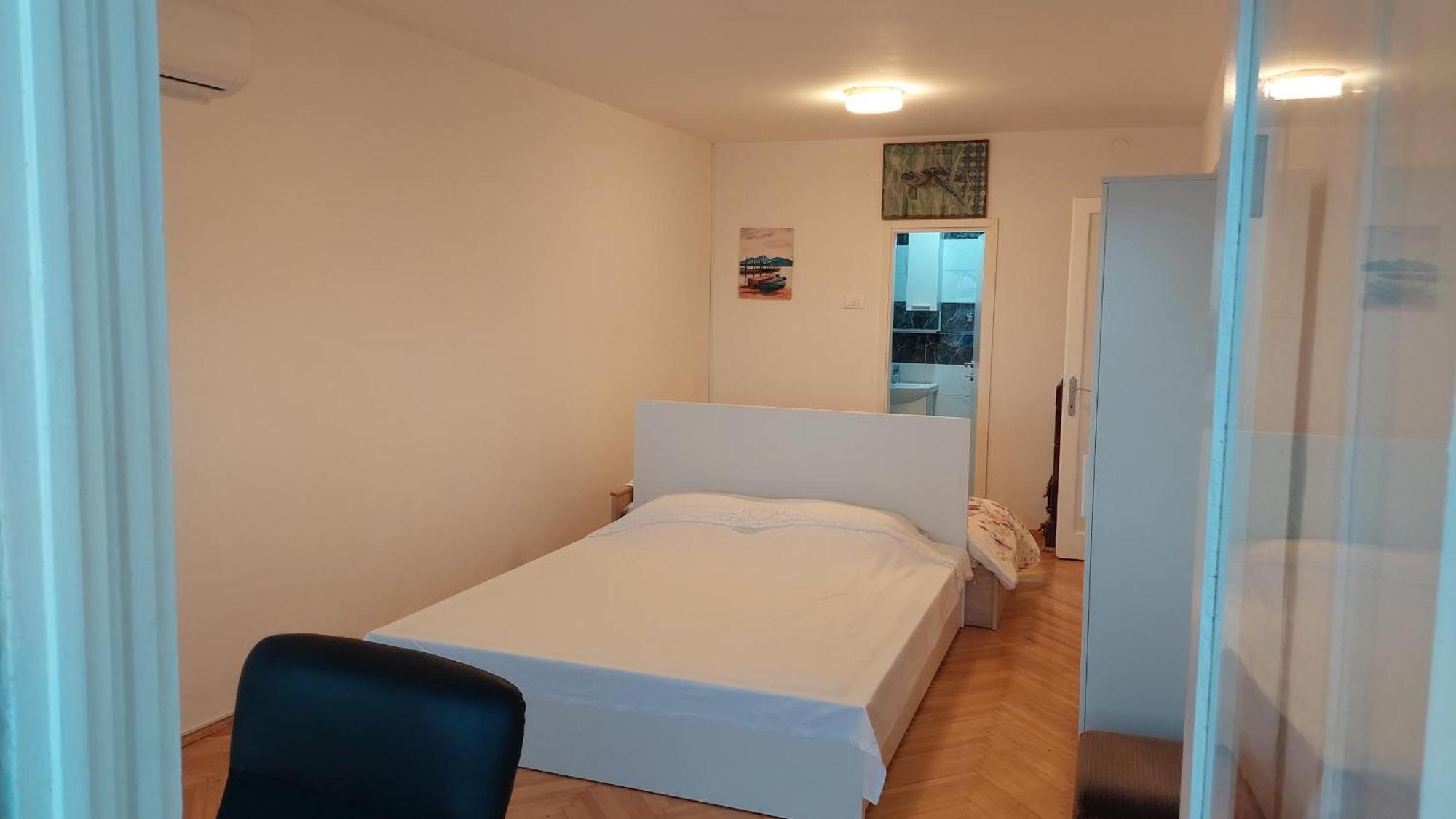 Room With Private Toilet And Balcony In City Center In Shared Apartment Split Exterior foto