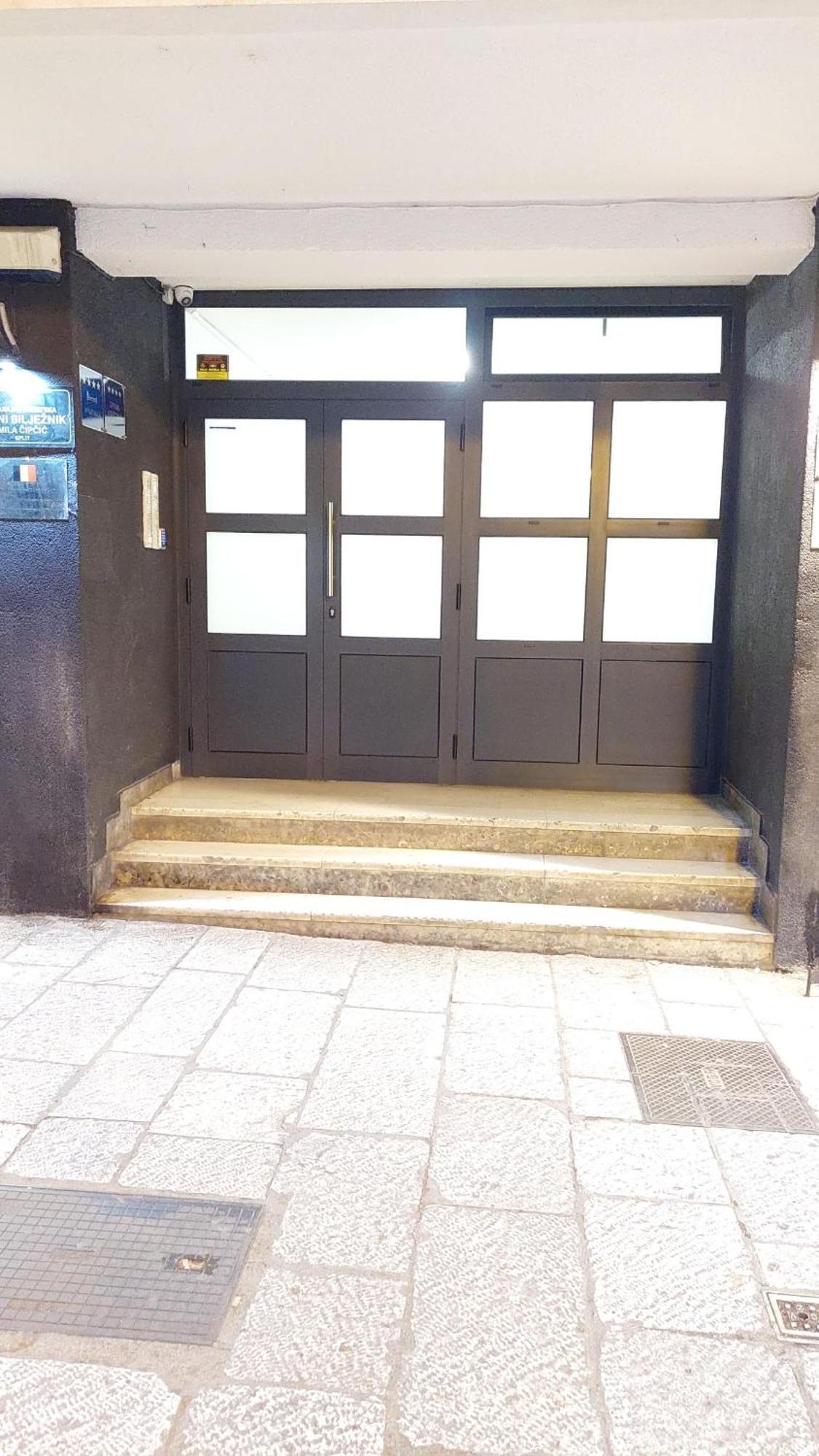 Room With Private Toilet And Balcony In City Center In Shared Apartment Split Exterior foto