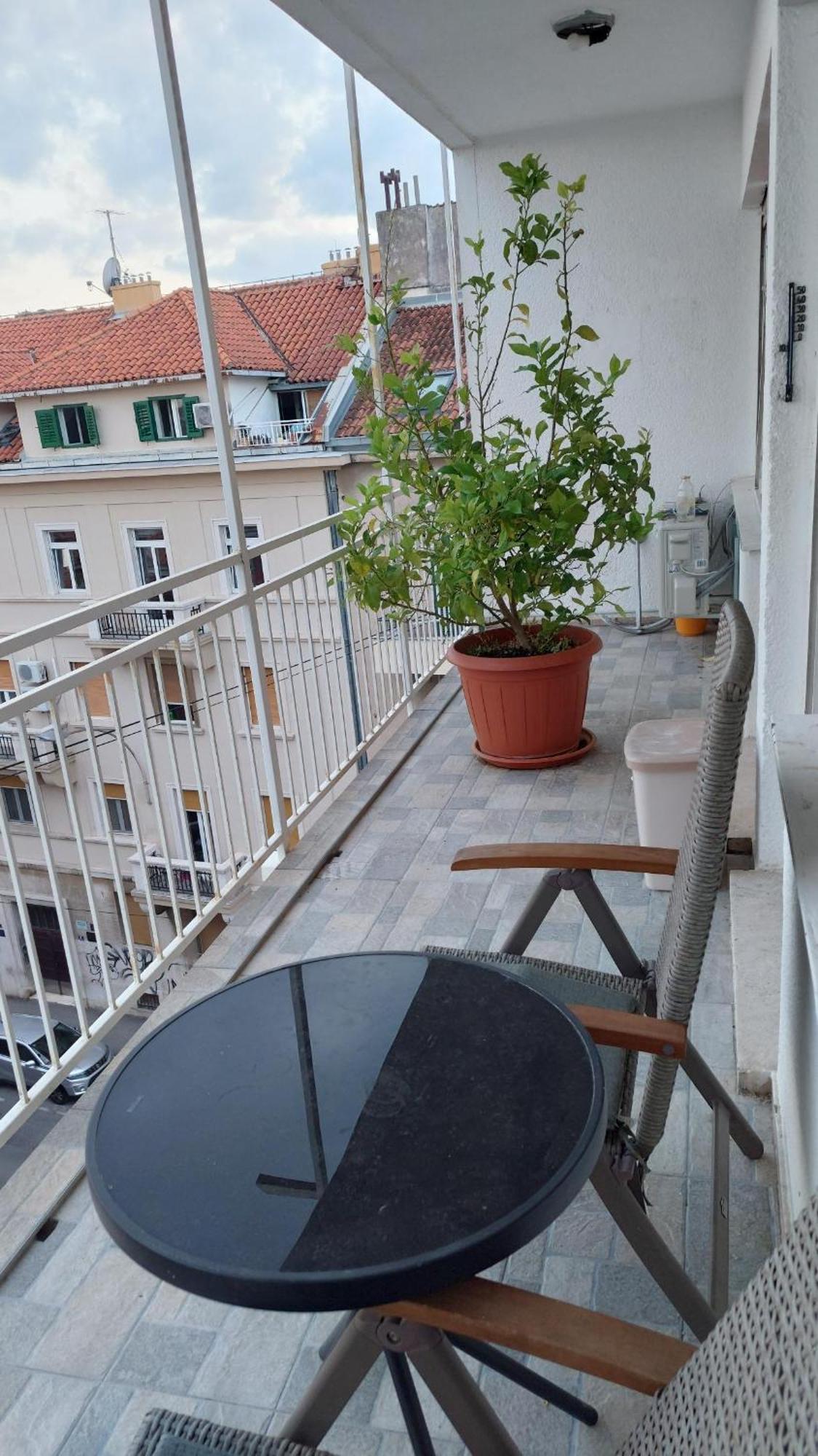 Room With Private Toilet And Balcony In City Center In Shared Apartment Split Exterior foto
